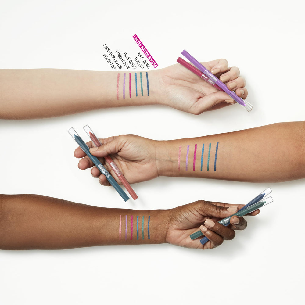 Delineado preciso con MAYBELLINE Tattoo Studio Tealtini para un look definido.