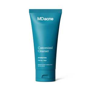 MDacne botella derramando, limpieza suave y efectiva.