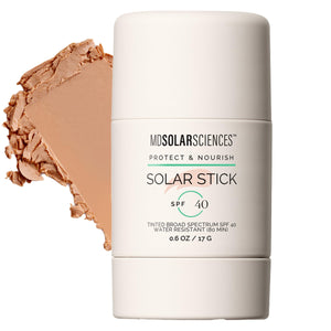 MDSolarSciences Tinted Stick SPF40, envase compacto para retoques diarios.