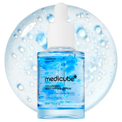 Medicube sérum hialurónico multi-peptídico con PDRN, botella elegante para hidratación profunda.