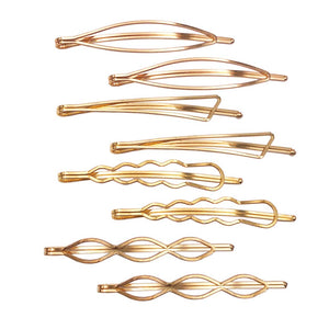 Pasador para cabello dorado de Messen en forma triangular, ideal para un peinado moderno.