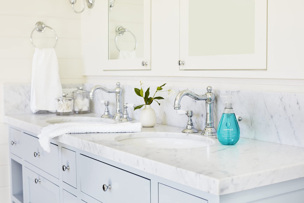 Method Jabon Gel Mano Cascada: botella azul, uso diario en el baño.