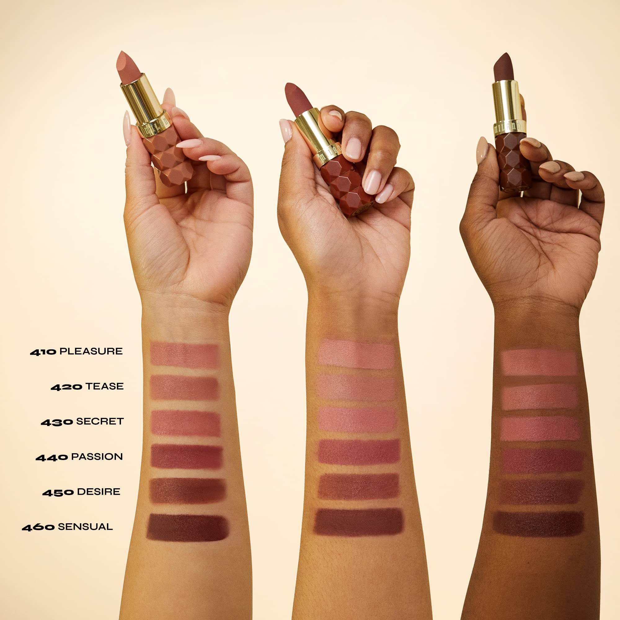 Con ácido hialurónico para nutrir labios con Milani Color Fetish Matte Desire.