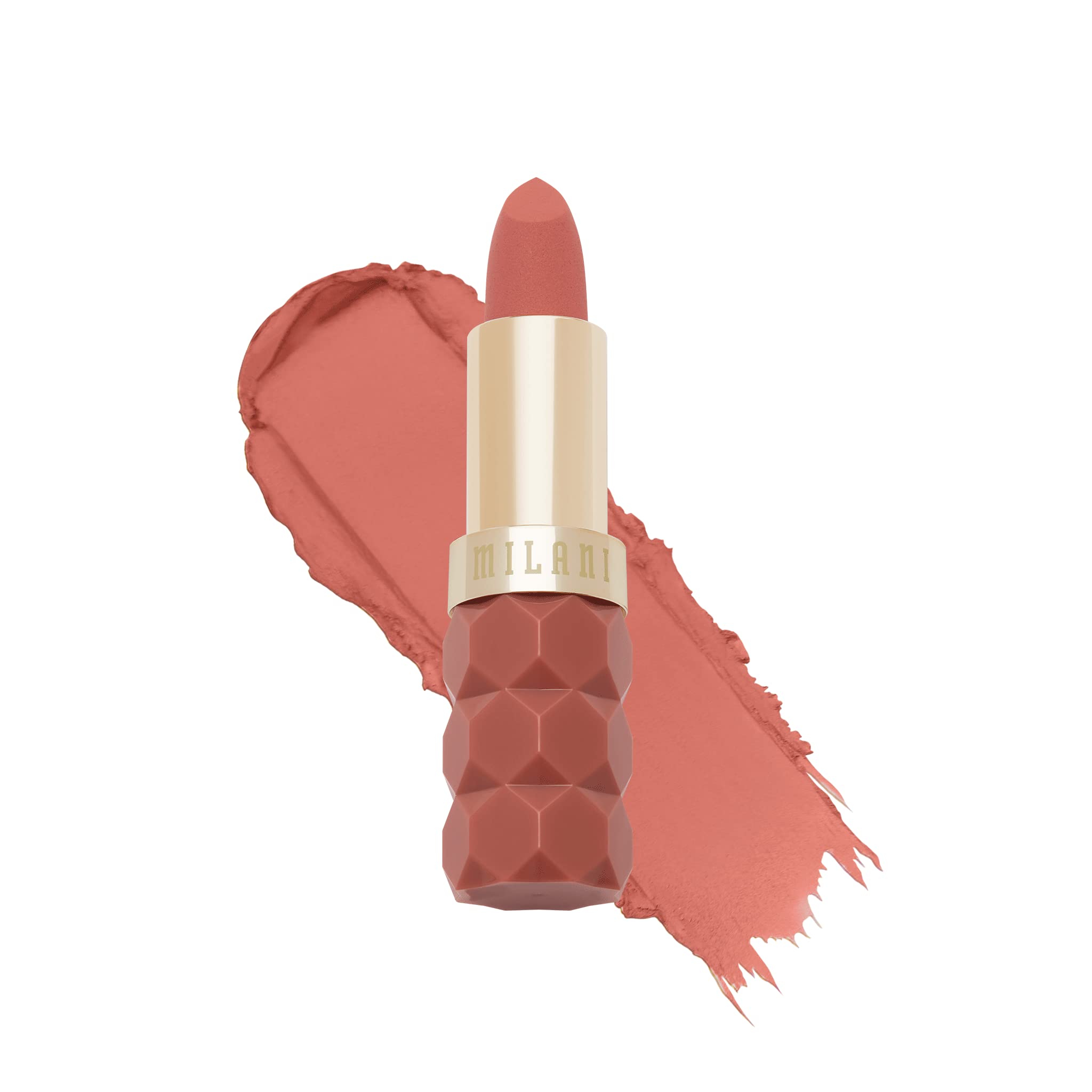 Milani Color Fetish Matte Pleasure aplicado para un acabado mate suave en los labios.