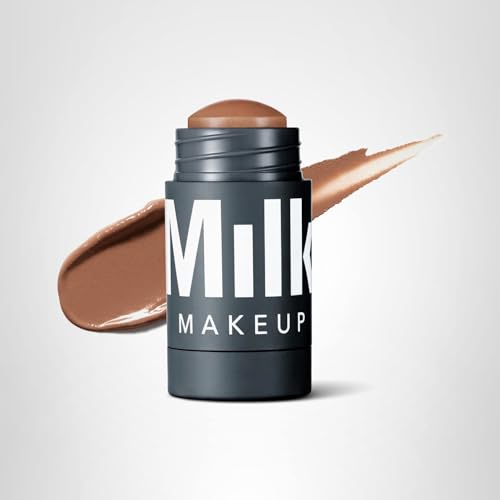 Milk Makeup Sculpt Stick aplicación en la línea de la mandíbula para definición