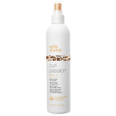 milk-shake Curl Passion leave-in en botella, rizos sueltos y definidos.