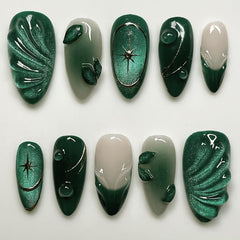 Uñas falsas Ming Chun brillantes verdes en almendra; ideal para looks de verano.