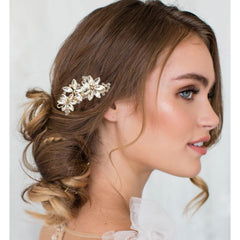 Pinza cristal Miskate flor hoja, diseño floral de alto brillo.