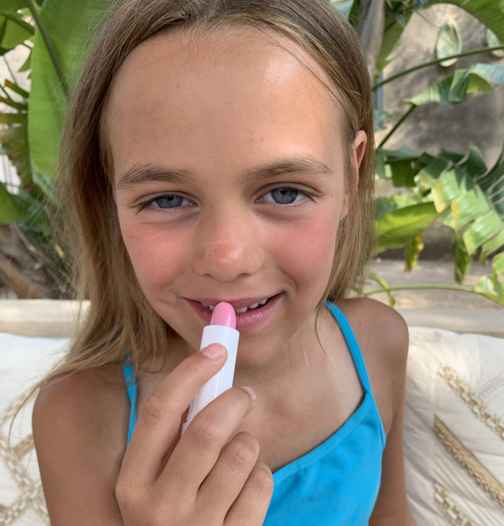 Miss Nella Honey Bunny ofrece cuidado labial sin perfume ni alcohol