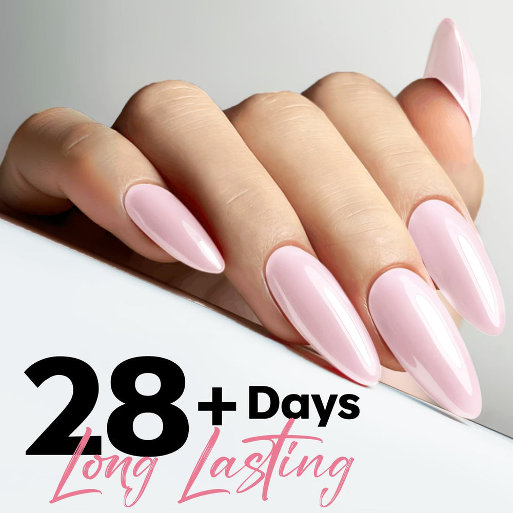 Modelones esmalte rosa bebé sobre uñas para acabado liso y uniforme.