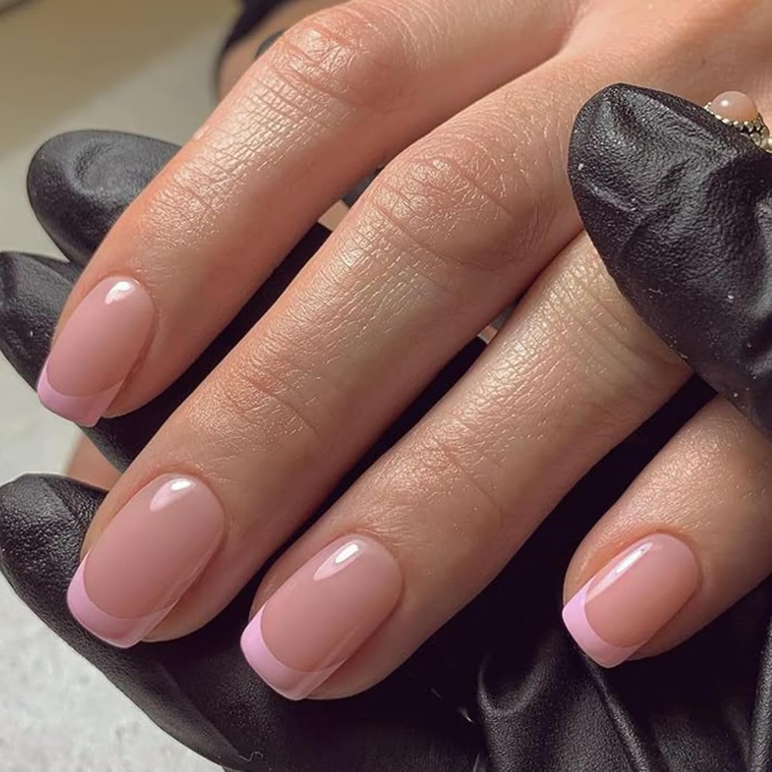 Modelones uñas francesas cortas en rosa para un look elegante y práctico