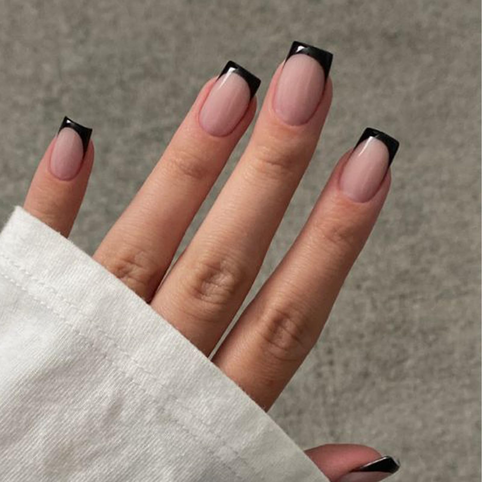 Modelones uñas negro punta francesa corto, look elegante para diario