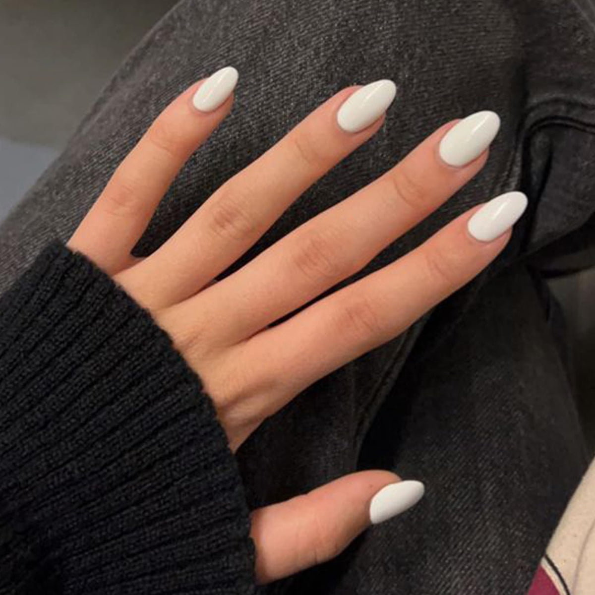 Modelones uñas postizas ovaladas blanco elegante para un look limpio y rápido