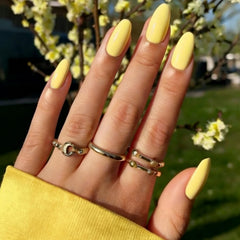 Modelones uñas adhesivas en forma de almendra amarilla para look rápido y atractivo