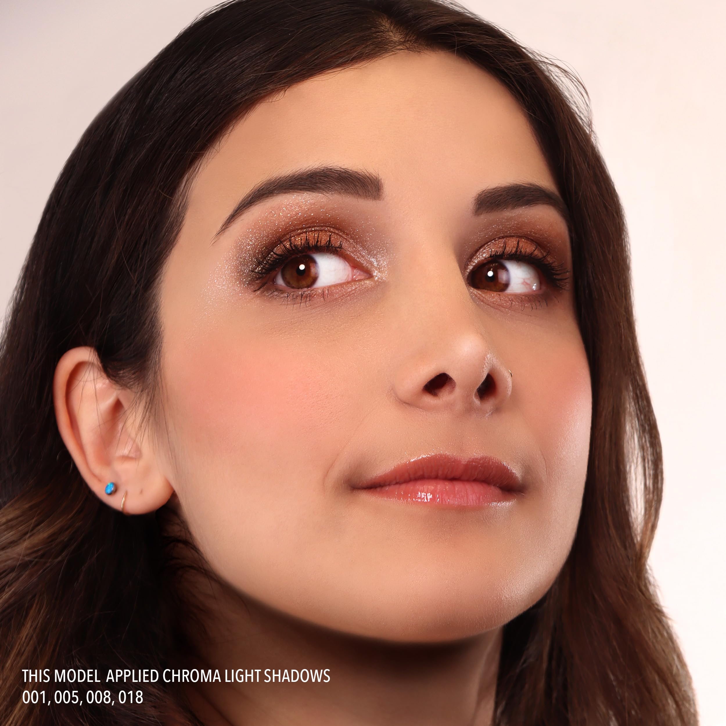 Moira Chroma Light Shadow 001 envase compacto para retoques.