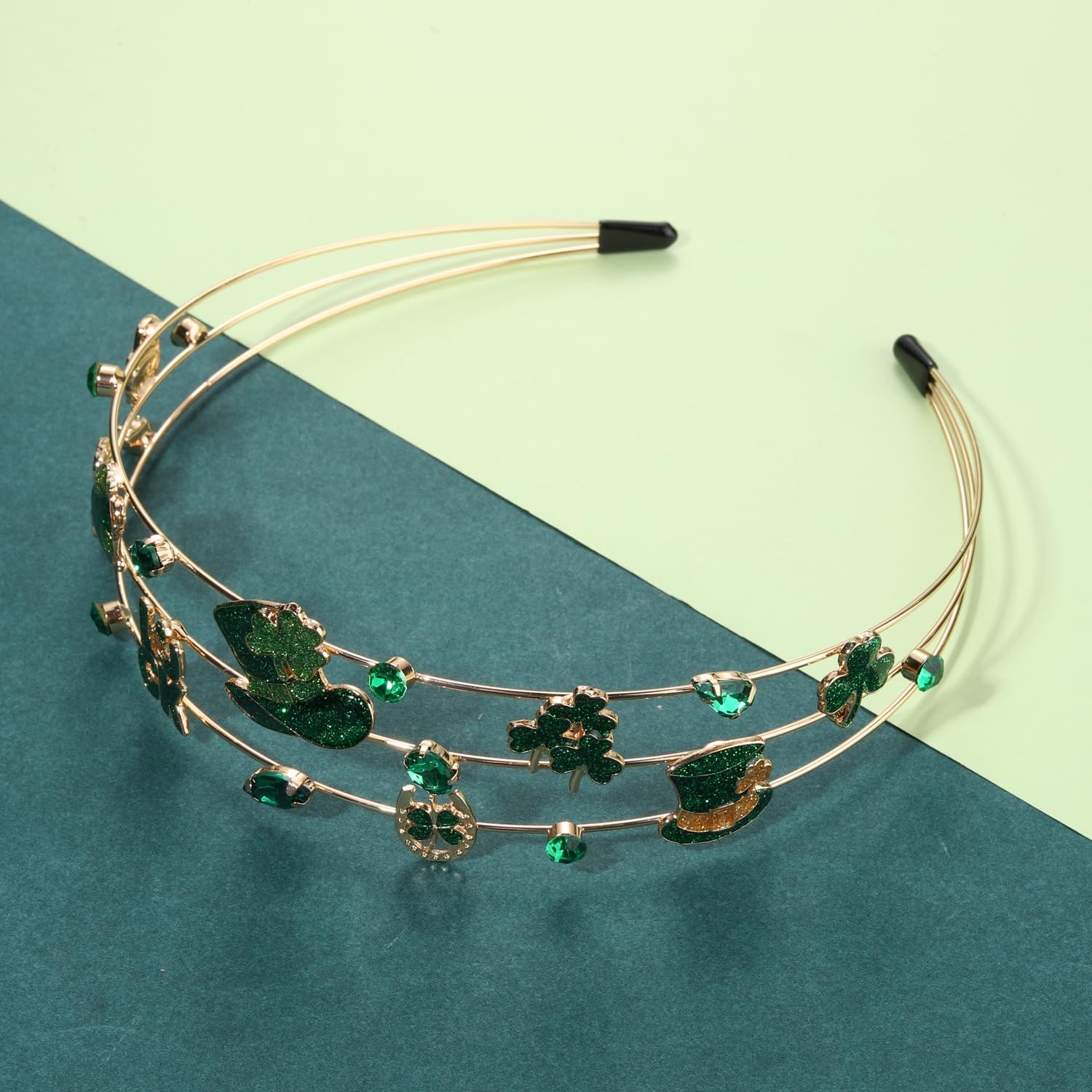 Diadema mokkia con diseño elástico, se ajusta a la mayoría de peinados.