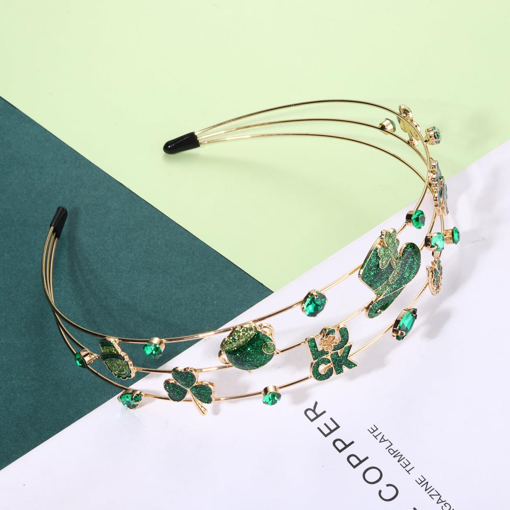 Diadema mokkia con shamrock y rhinestones en verde esmaltado, perfecto para looks festivos.