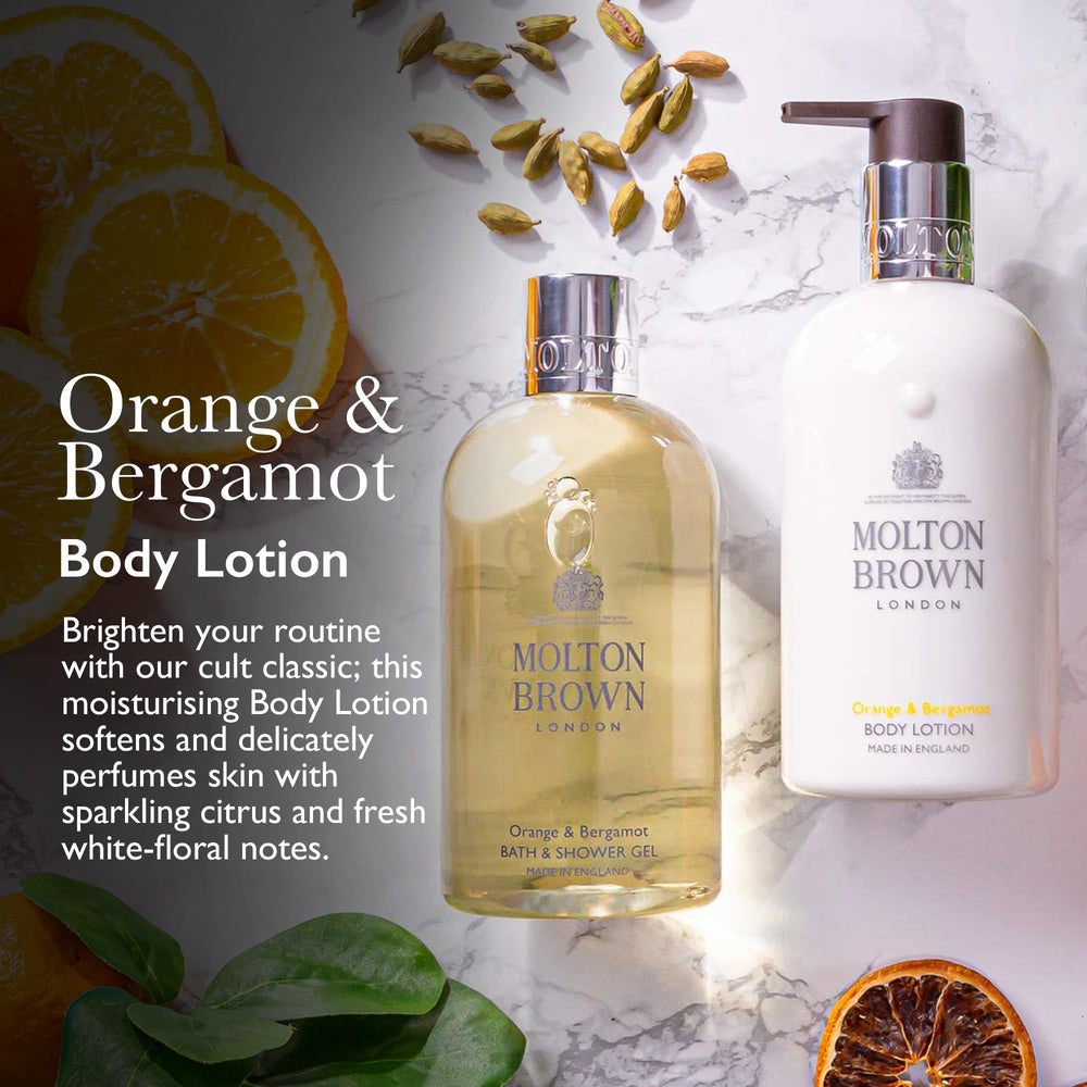 Molton Brown Aplicación de loción en la piel, sensación sedosa y uso diario.