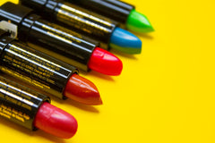 Mood Lips tinta labial 12 horas para mayor durabilidad.