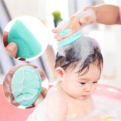 MR LION cepillo para baño de bebé en silicona, limpia con delicadeza y buen agarre.