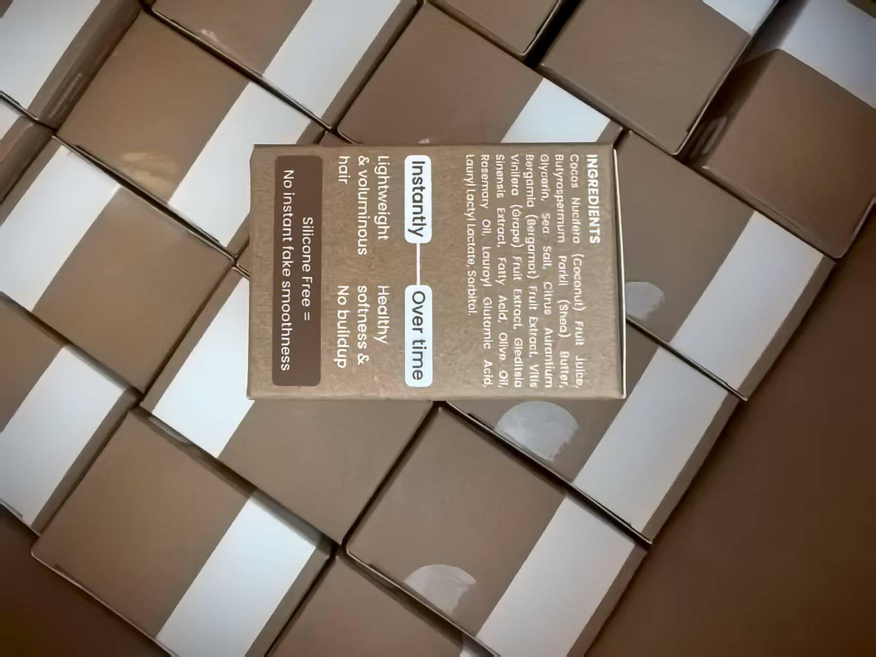 Acondicionador sólido para cabello dañado y con necesidad de volumen.