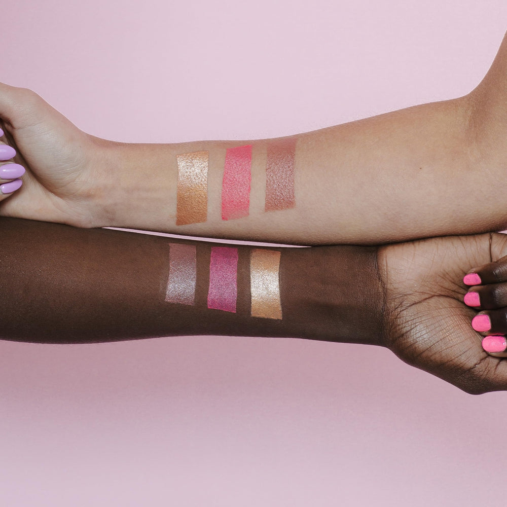 Naked Sundays Glow Balm Pink Pop para labios con color duradero y brillo suave.