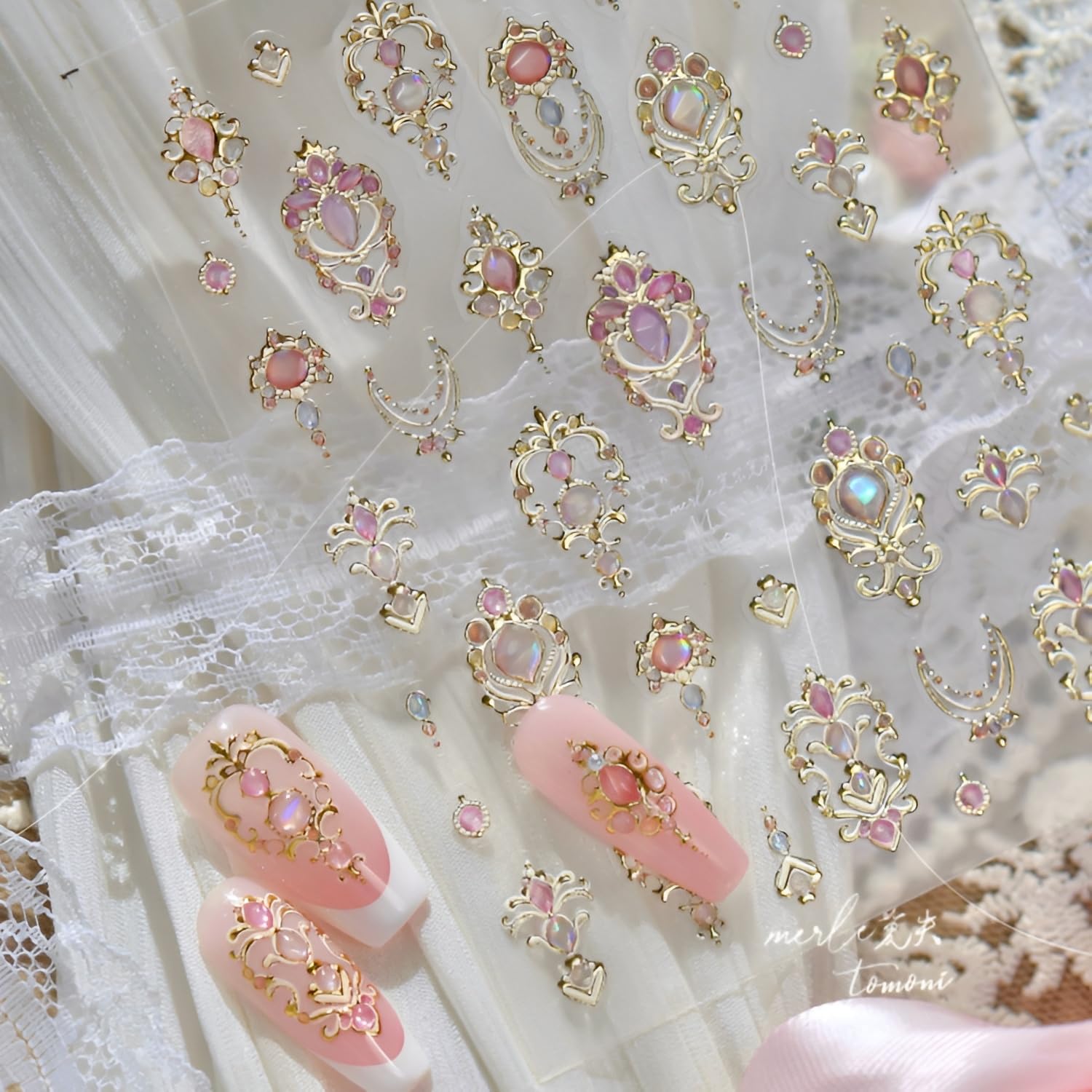 Namrec adhesivos uñas oro fáciles de aplicar, ideal para manualidades.