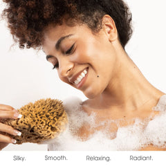 Naroa limpia la piel con suavidad, dejando poros limpios y sensación fresca.