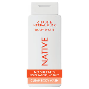 Native Body Wash vertido desde la botella para una limpieza delicada