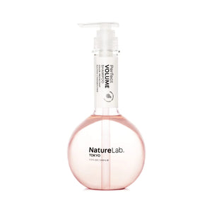 NatureLab.TOKYO Champú Volumen Perfecto en bote ofrece cuerpo ligero para cabello fino