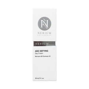 Crema de Día Nerium Universal, botella, hidrata la piel durante el día.