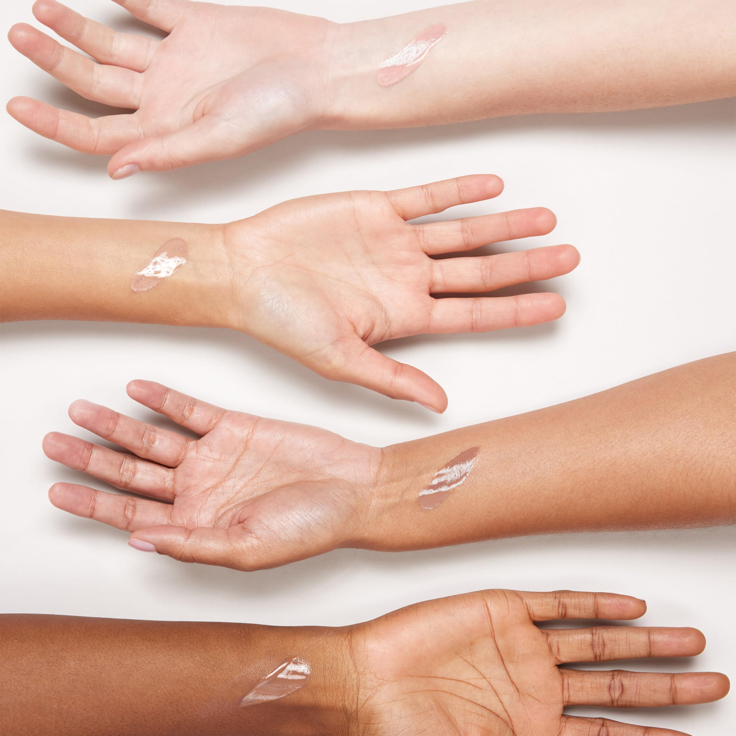 Tono Medio Profundo de Neutrogena Purescreen+ se adapta al tono natural.