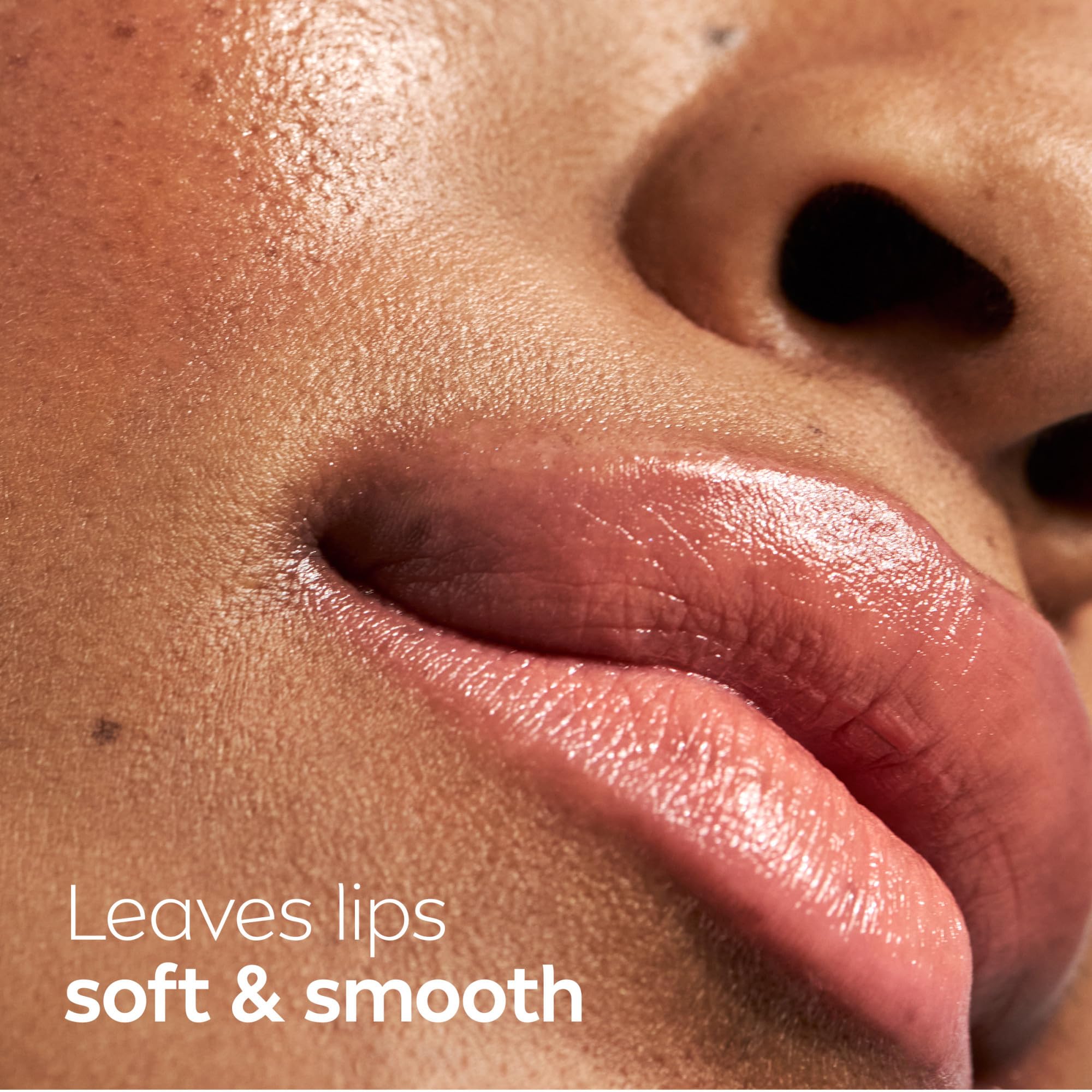 Uso diario en bolso: bálsamo labial NIVEA para labios suaves.