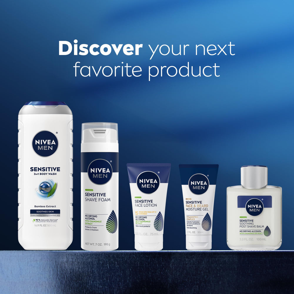 NIVEA MEN Sensitive – espuma suave en la mano, experiencia refrescante diaria.