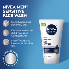 Aplicación en la cara con NIVEA MEN Sensitive Face Wash para uso diario.