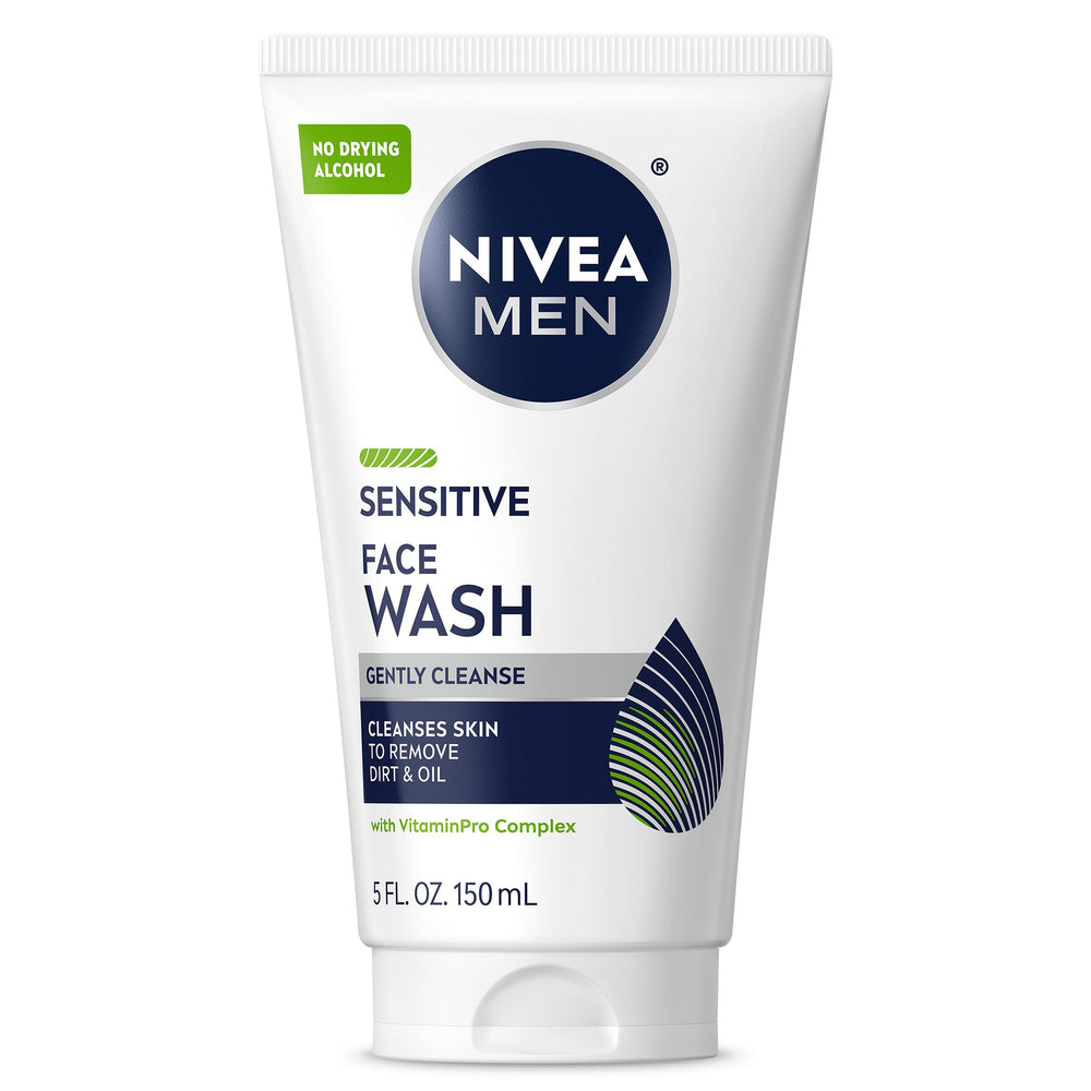 Botella de NIVEA MEN Sensitive Face Wash para limpieza diaria suave de piel sensible.