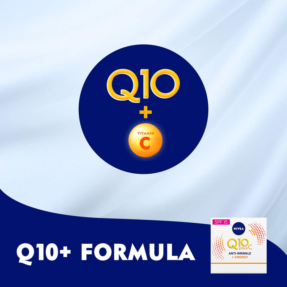 NIVEA Q10 Energy Glow crema día aplicación en mano facilita uso diario