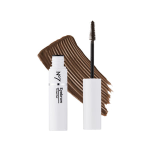 No7 Gel para cejas marrón con aplicador curvo para definición suave.