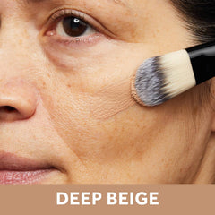 No7 Lift & Luminate aplicación-gota: muestra la textura ligera para una aplicación suave