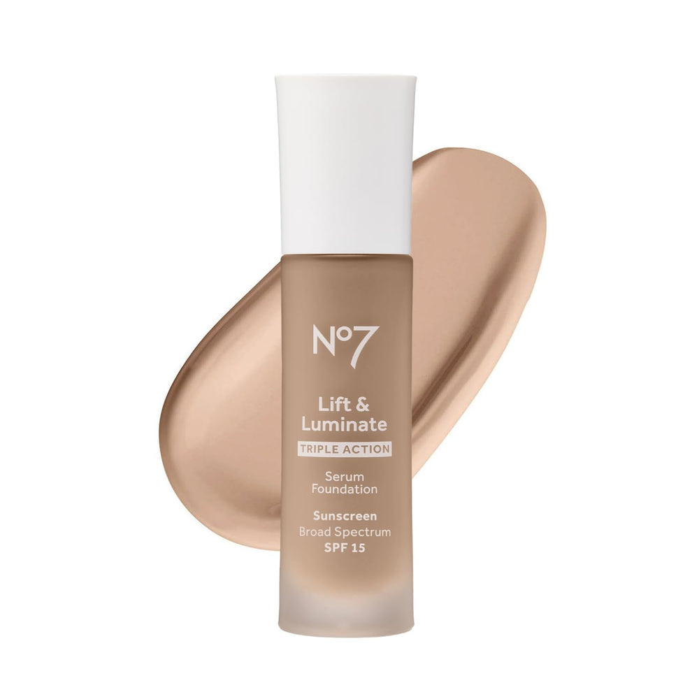 No7 Lift & Luminate: botella con bomba para una aplicación precisa y suave