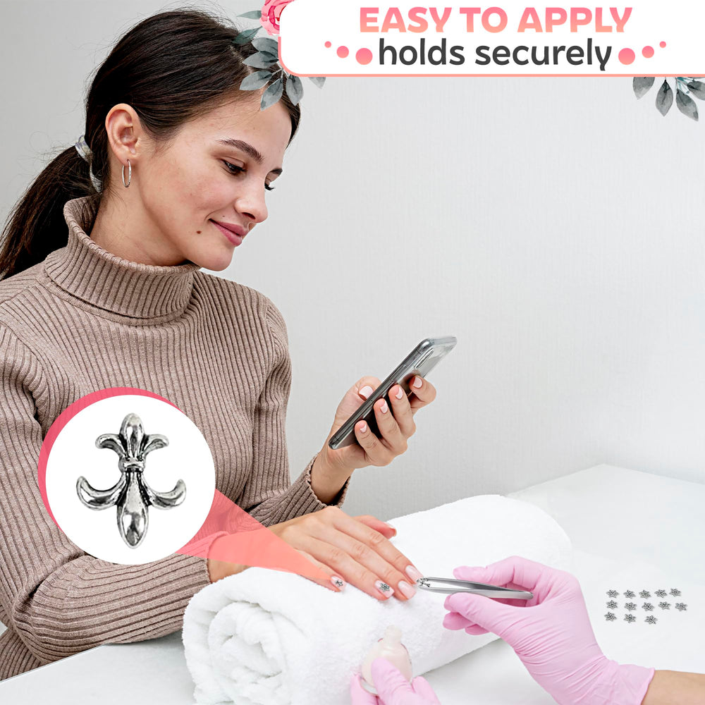 Accesorios de cruz gótica Novsix, ideal para looks atrevidos.