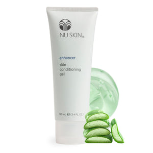 Nu Skin Enhancer Skin Conditioning Gel con aloe vera, aplicación suave para hidratación ligera.