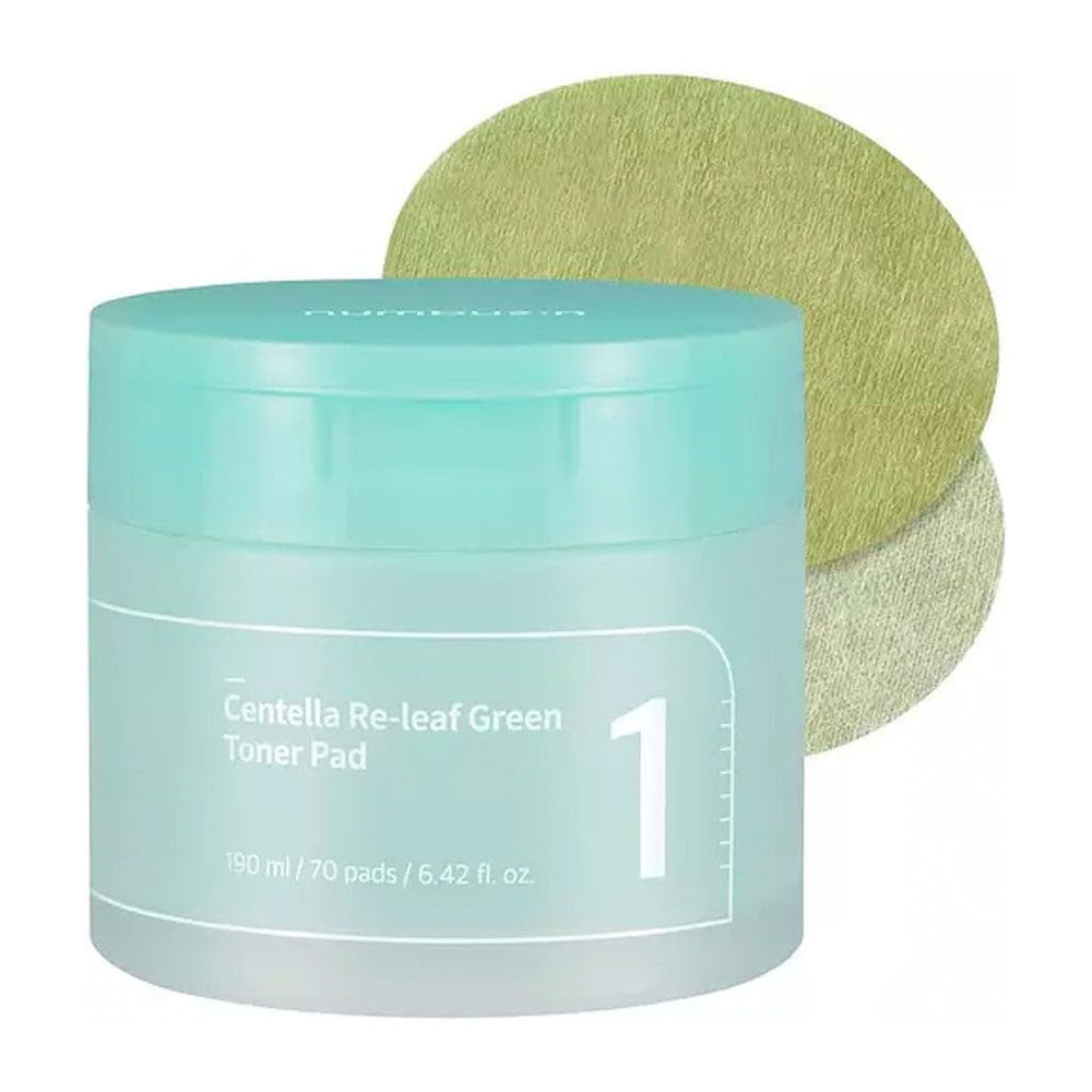 Toallita dividida en dos mitades para exfoliar y calmar suavemente.