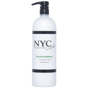NYC Curls Acondicionador, vertido de la botella, deslizamiento suave y desenredo.
