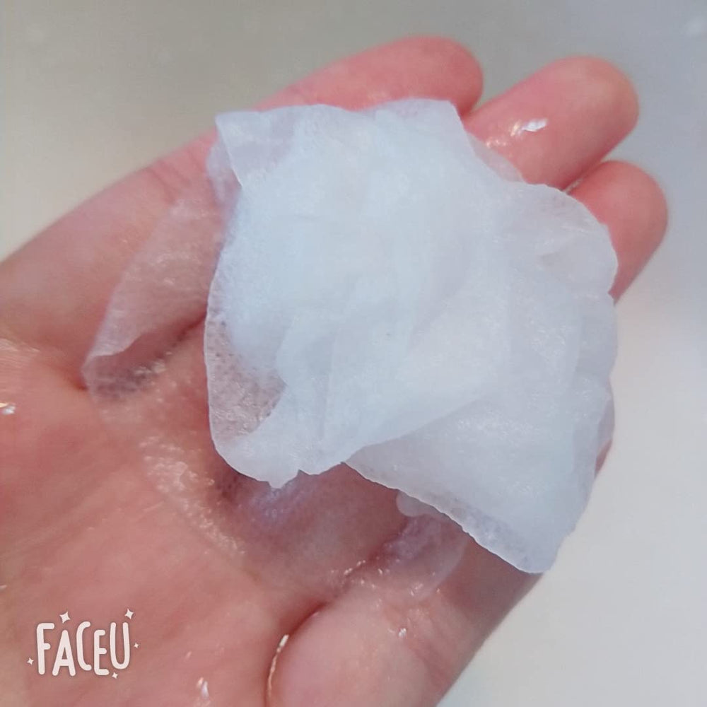 nykkola mascarilla de papel comprimido dentro del tónico, facilita preparación facial