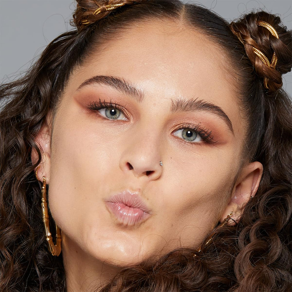 Detalle de pestañas con NYX On The Rise Volume Liftscara