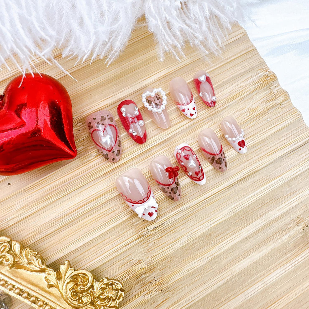 NZRAESTRS uñas valentinas leopard con brillos y cristales para destacar.