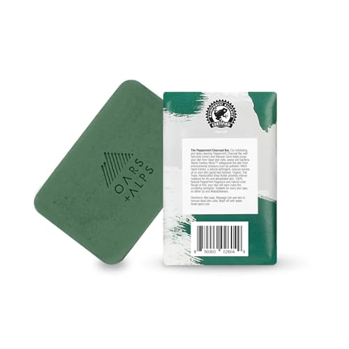 Jabón Oars + Alps exfoliante con spirulina y arena volcánica para renovar piel.