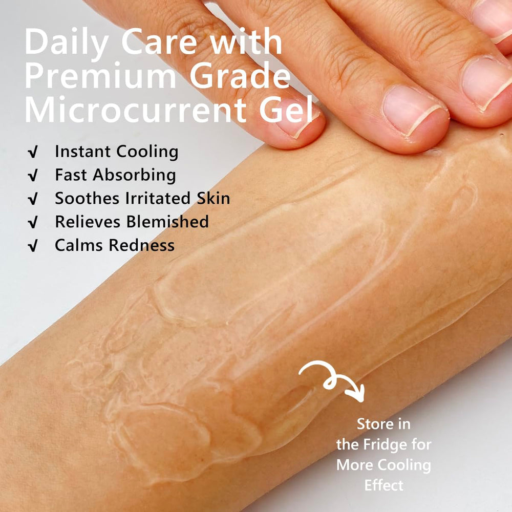 Aplicación del gel de Oeneis durante un tratamiento facial con microcorriente