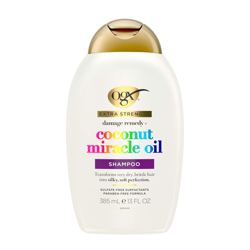 Espuma cremosa OGX en cabello mojado, sensación de limpieza suave